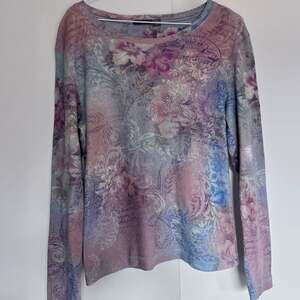 Apt. 9 Women's Blue Scripted Whimsical Graphic Print V-Neck Long Sleeve Top